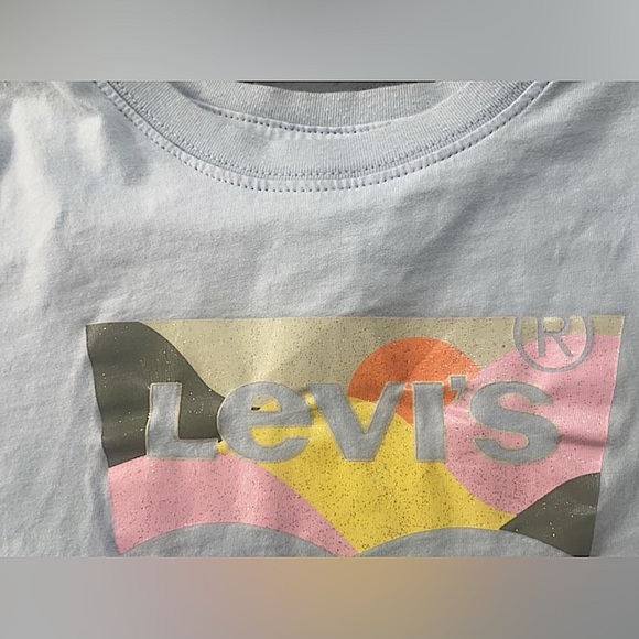 Levi’s graphic Tee - Picture 2 of 3